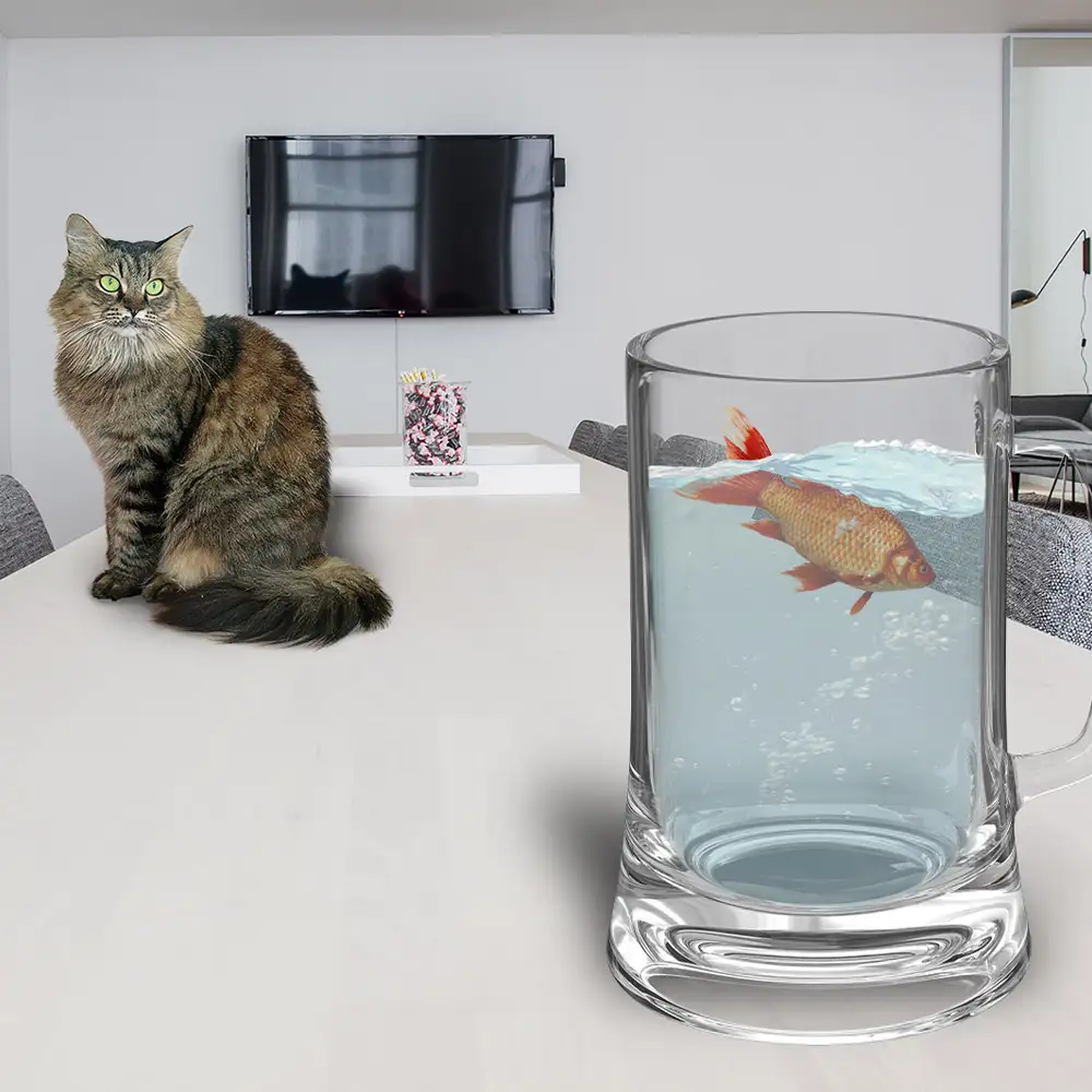 Image retouchée montrant un poisson dans un verre